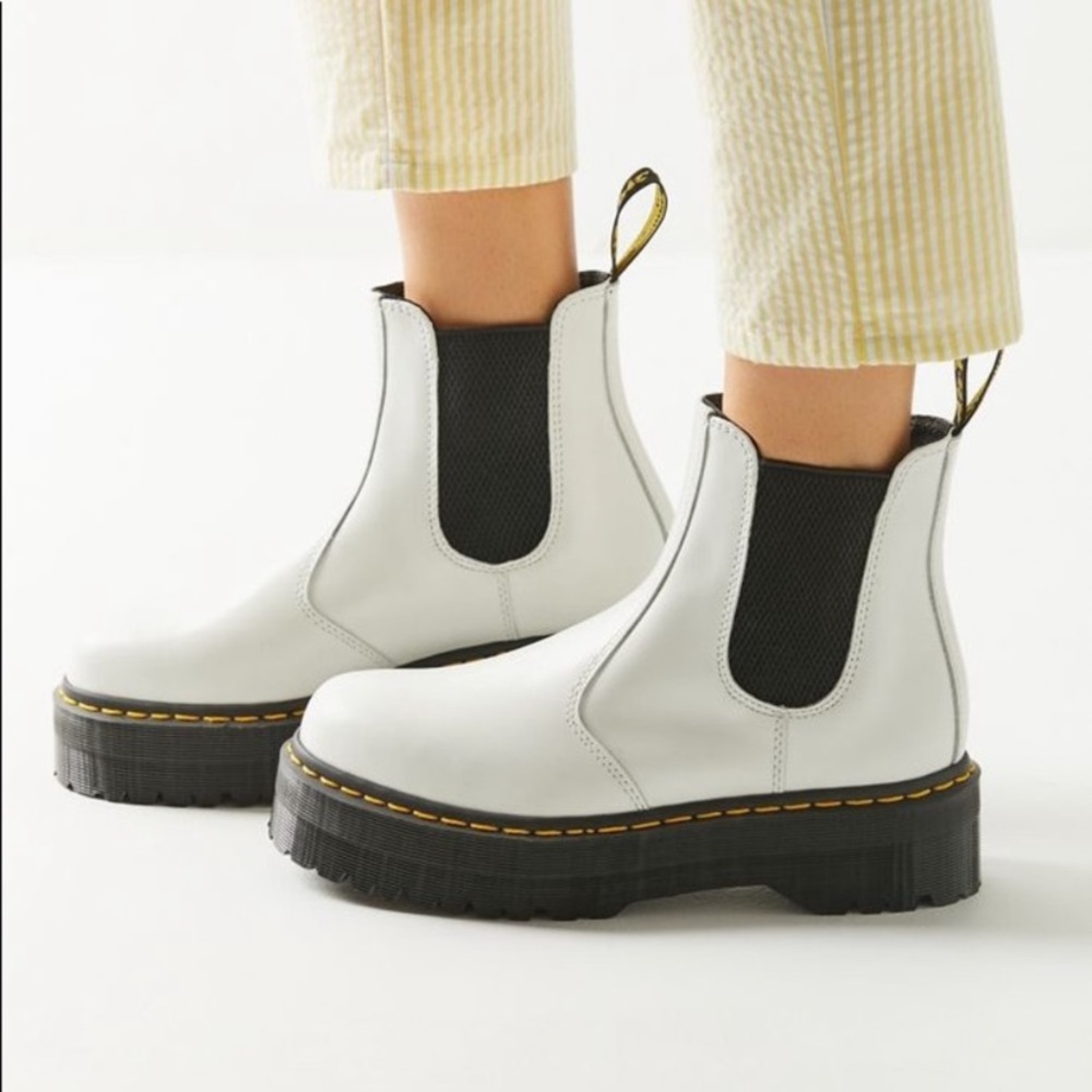 Dr. Martens 2976 Platform Chelsea Boots
